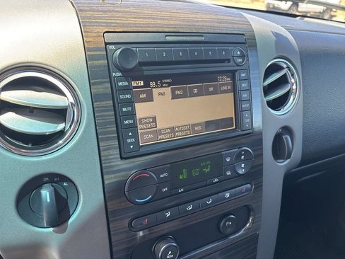 Used 2007 Lincoln Mark LT 4x4 image 17