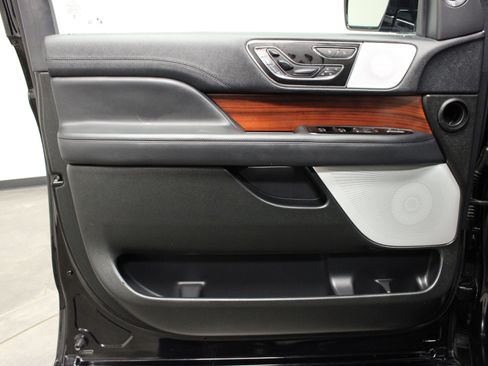 Used 2024 Lincoln Navigator Reserve AWD/4WD image 21