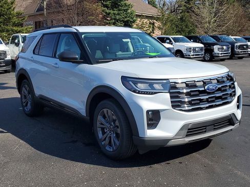 New 2026 Ford Explorer Active image 3