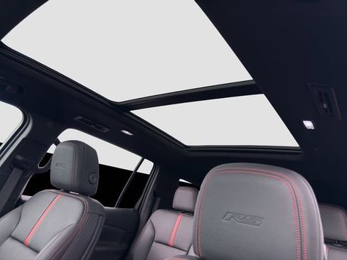 Used 2025 Chevrolet Traverse RS image 24