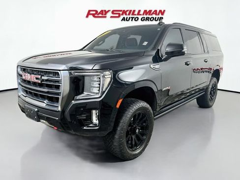 Used 2023 GMC Yukon XL AT4 w/ Technology Package AWD/4WD image 3
