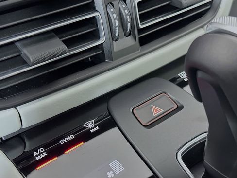 New 2025 Porsche Macan AWD/4WD image 18