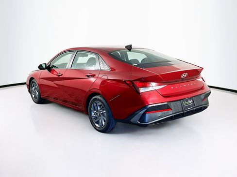 Used 2024 Hyundai Elantra SEL FWD image 5