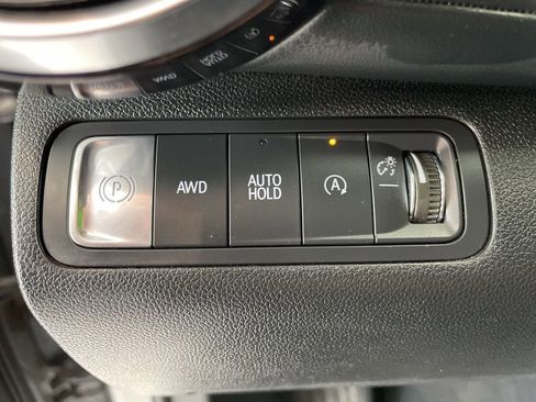 Used 2025 Chevrolet Equinox LT AWD/4WD image 9