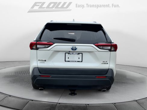 Used 2021 Toyota RAV4 XLE Premium image 8