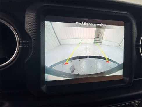 Used 2022 Jeep Wrangler Unlimited Sahara w/ Cold Weather Group image 15