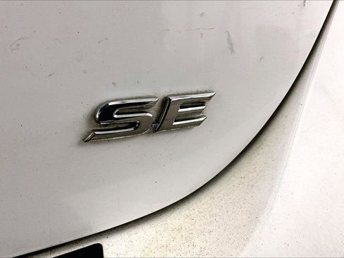 Used 2019 Toyota Camry SE image 13