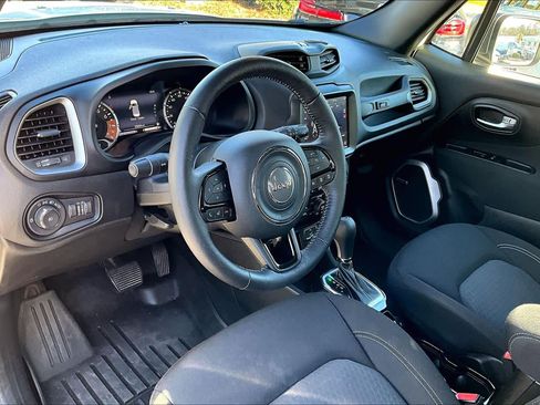 Used 2021 Jeep Renegade Latitude w/ Sun & Sound Group image 16