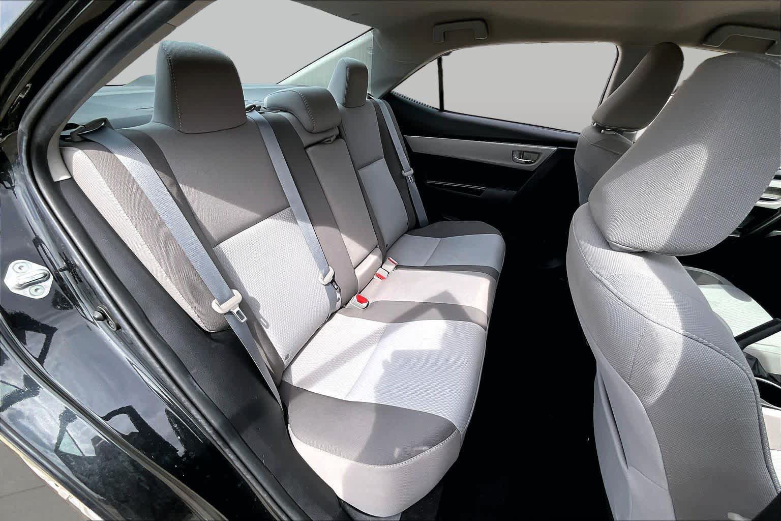 Used 2018 Toyota Corolla LE FWD image 18