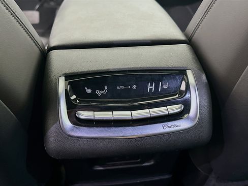 Used 2025 Cadillac XT6 Premium Luxury image 29