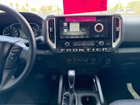 Used 2025 Nissan Frontier SV RWD image 19