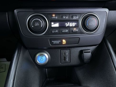 Used 2025 Nissan Leaf S image 23