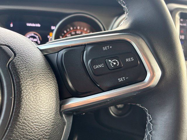 Used 2018 Jeep Wrangler Unlimited Sahara AWD/4WD image 16