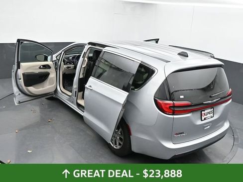 Used 2024 Chrysler Pacifica Touring-L FWD image 64