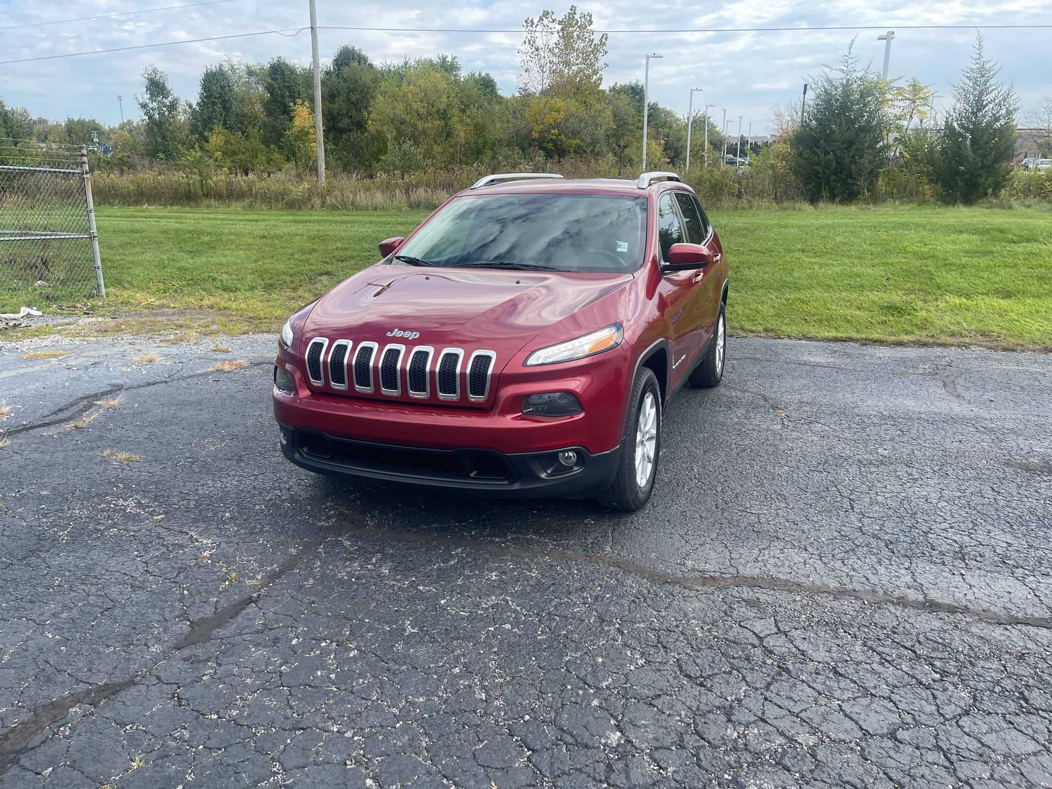 Used 2015 Jeep Cherokee Latitude AWD/4WD image 1