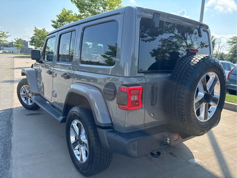 Used 2018 Jeep Wrangler Unlimited Sahara w/ Dual Top Group AWD/4WD image 6