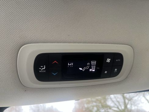 Used 2020 Chrysler Pacifica Touring w/ Cold Weather Group FWD image 29