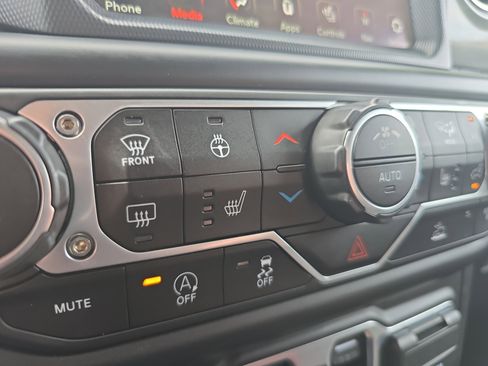 Used 2023 Jeep Gladiator Overland w/ Cold Weather Group image 30