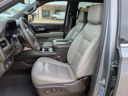 Used 2022 Chevrolet Tahoe LT w/ Luxury Package AWD/4WD image 13
