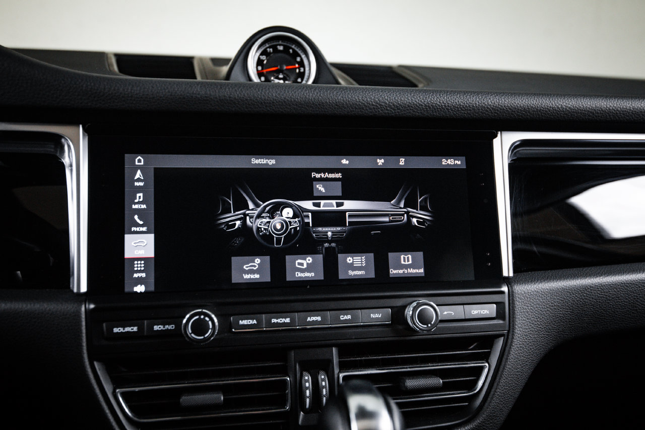 Certified 2020 Porsche Macan S AWD/4WD image 18