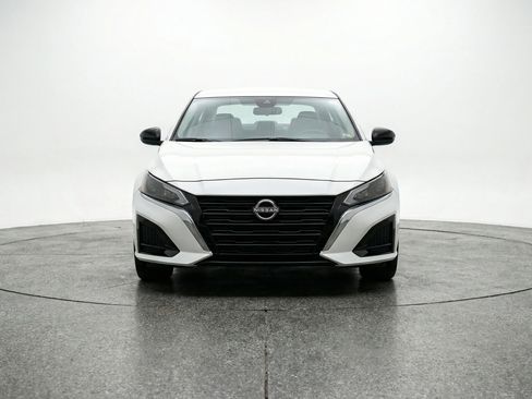 Used 2025 Nissan Altima 2.5 SV image 2