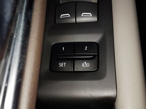 Used 2021 Chevrolet Tahoe Z71 w/ Luxury Package AWD/4WD image 18