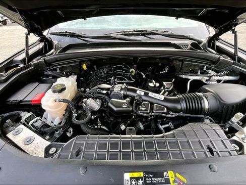 Used 2023 Jeep Grand Cherokee Limited w/ Black Appearance Package image 9