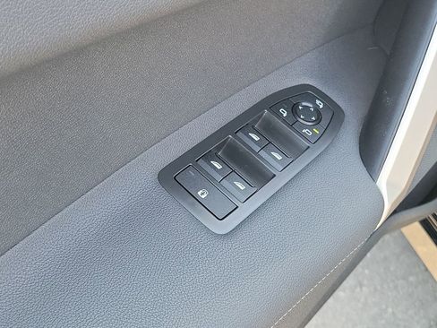 Used 2025 BMW iX xDrive50 image 23