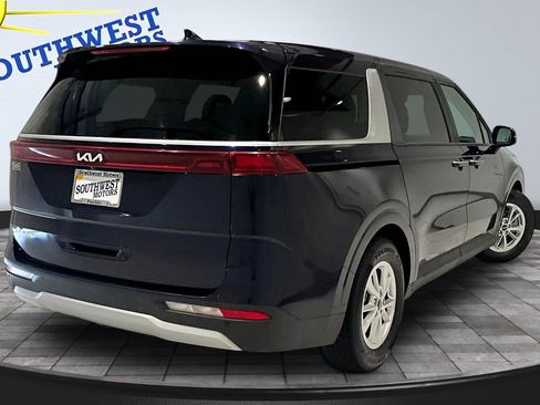 Used 2023 Kia Carnival LX FWD image 7