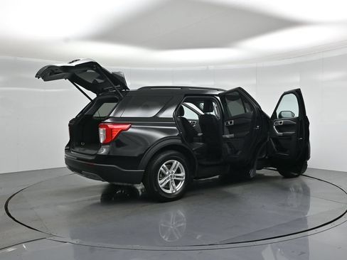 Certified 2023 Ford Explorer XLT w/ Equipment Group 202A RWD image 5