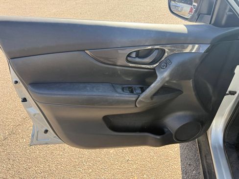 Used 2019 Nissan Rogue S FWD image 15