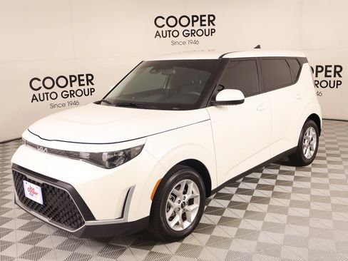 Used 2025 Kia Soul LX w/ LX Technology Package FWD image 9