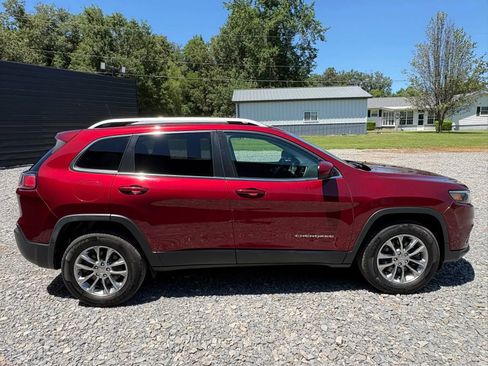 Used 2019 Jeep Cherokee Latitude Plus AWD/4WD image 6