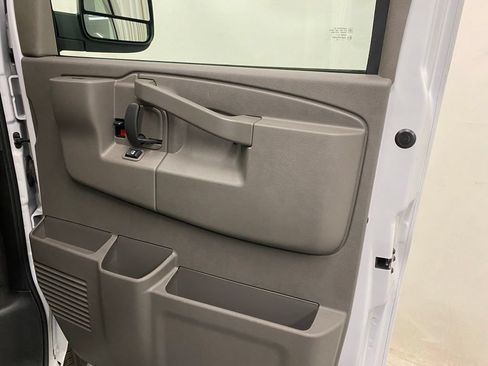 Used 2025 GMC Savana 3500 LT w/ LT Preferred Equipment Group RWD image 11