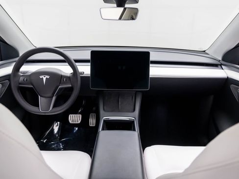 Used 2022 Tesla Model Y Performance AWD/4WD image 9