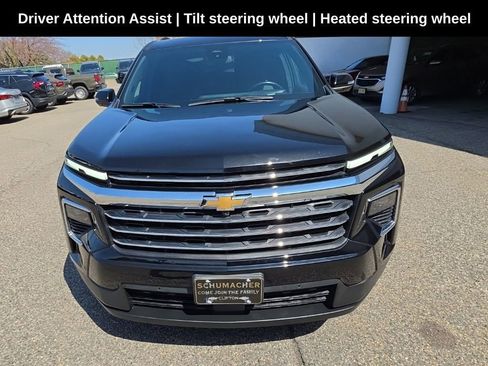 Used 2024 Chevrolet Traverse LT w/ Enhanced Driving Package image 8