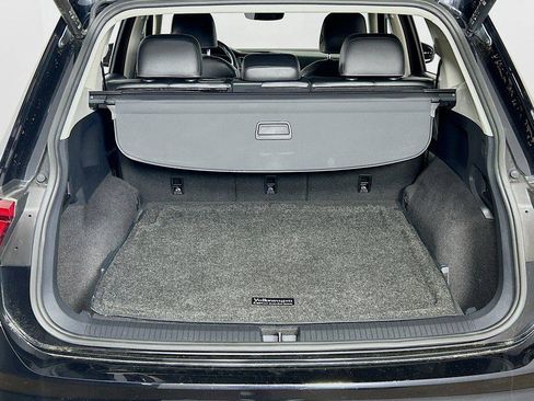 Used 2022 Volkswagen Tiguan SE w/ Panoramic Sunroof Package AWD/4WD image 26