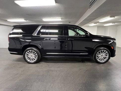 Used 2023 Cadillac Escalade ESV Premium Luxury image 6