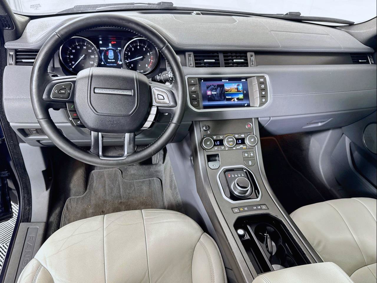 Used 2018 Land Rover Range Rover Evoque SE AWD/4WD image 15