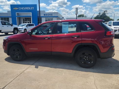 Used 2014 Jeep Cherokee Sport FWD image 9