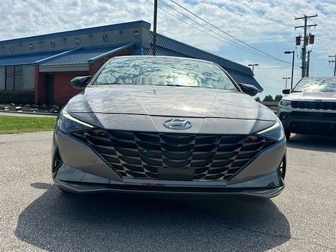 Used 2022 Hyundai Elantra Limited w/ Cargo Package FWD image 11