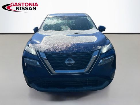 Used 2023 Nissan Rogue SV image 2