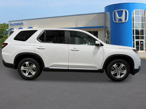 New 2025 Honda Pilot EX-L image 8