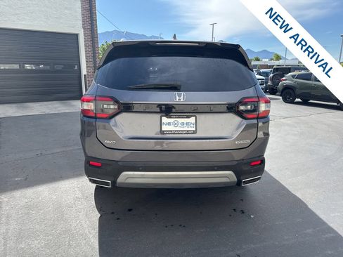 Used 2025 Honda Pilot Touring image 6