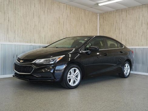 Used 2017 Chevrolet Cruze LT image 4