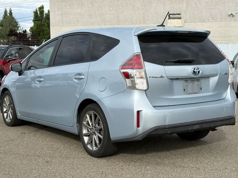 Used 2016 Toyota Prius V Five FWD image 4