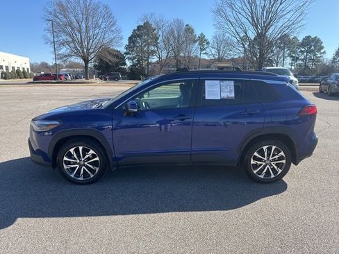 Used 2024 Toyota Corolla Cross XLE image 2