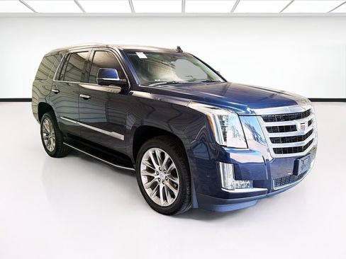 Used 2018 Cadillac Escalade Luxury AWD/4WD image 3