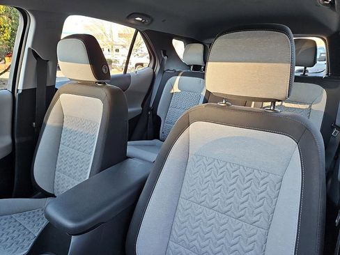 Used 2022 Chevrolet Equinox LS image 17