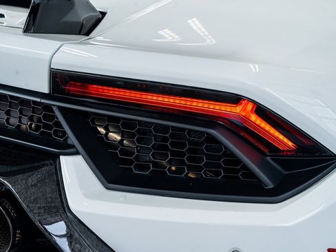 Used 2018 Lamborghini Huracan Performante image 34